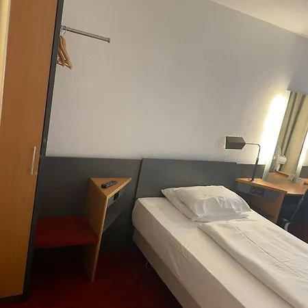 Roomie Ξενοδοχείο 4*